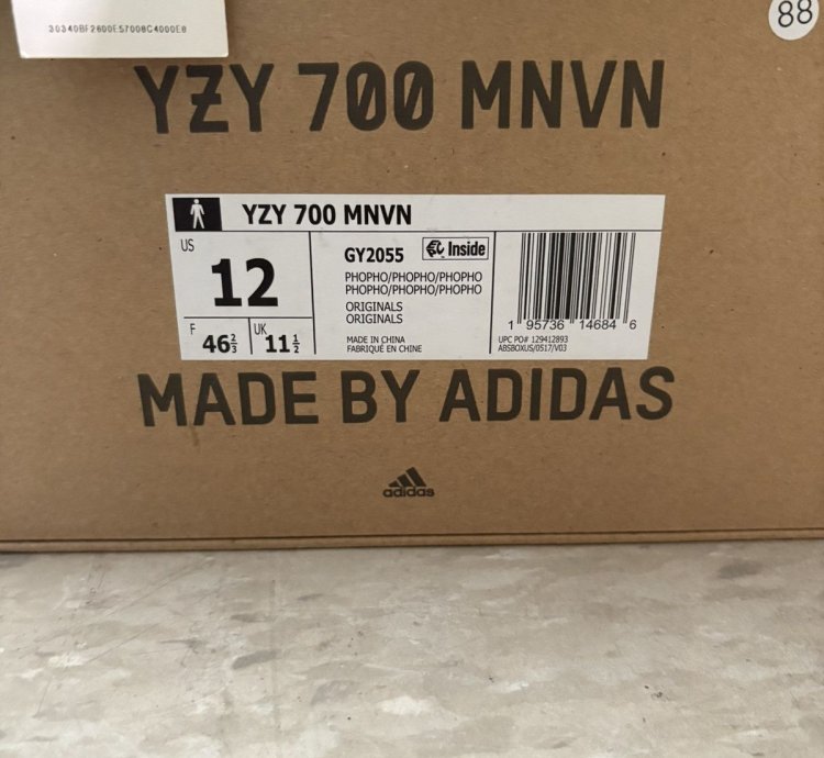 Yeezy 700 Mnvn Laceless Phosphor
