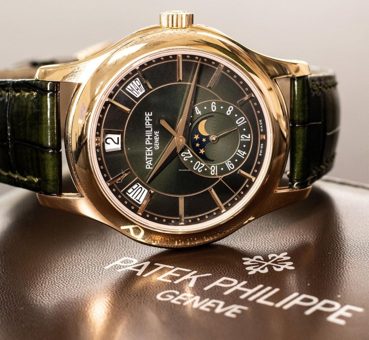 Patek Philippe Annual Calendar 5205r-011