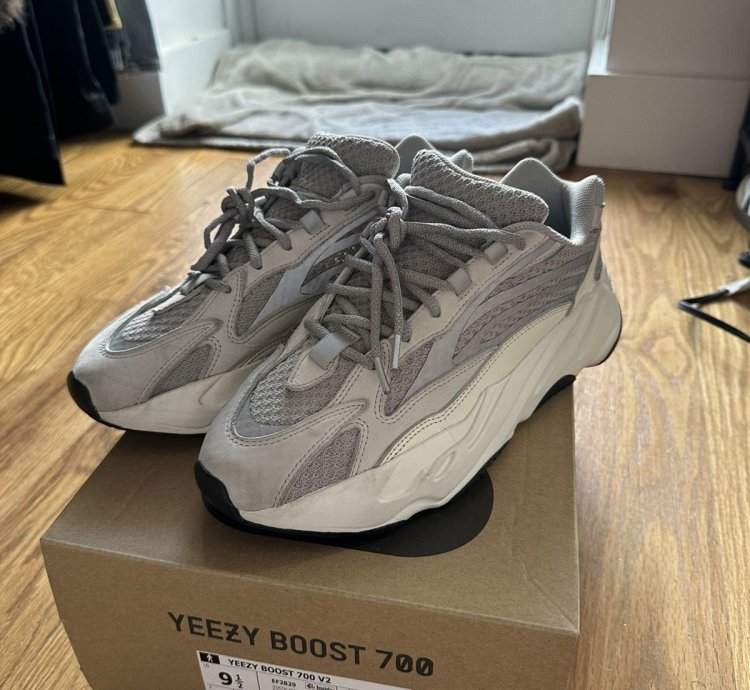 Yeezy 700 V2 Static 2018 first Batch Yzy