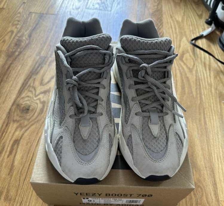 Yeezy 700 V2 Static 2018 first Batch Yzy