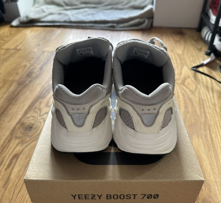 Yeezy 700 V2 Static 2018 first Batch Yzy