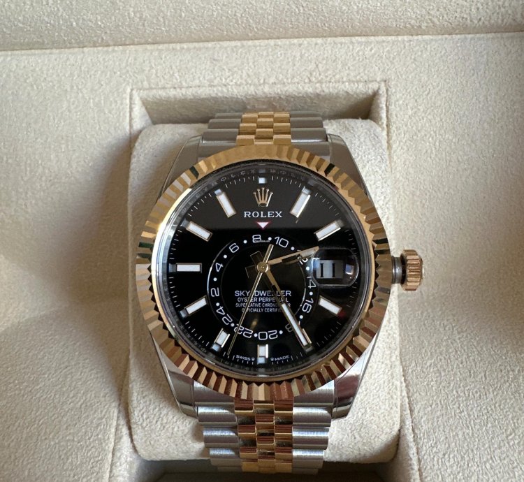 Rolex Sky-dweller New Rolex Sky-dweller 42mm - Yellow Gold Steel