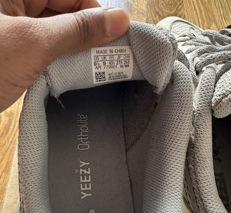Yeezy 700 V2 Static 2018 first Batch Yzy
