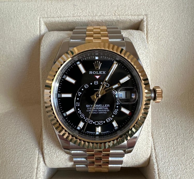 Rolex Sky-dweller New Rolex Sky-dweller 42mm - Yellow Gold Steel