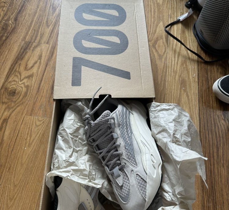 Yeezy 700 V2 Static 2018 first Batch Yzy