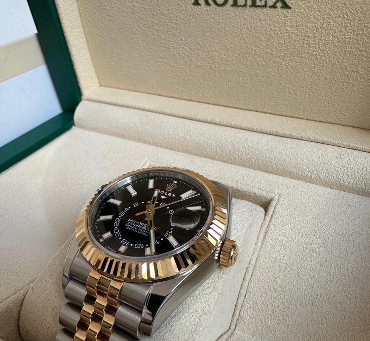 Rolex Sky-dweller New Rolex Sky-dweller 42mm - Yellow Gold Steel