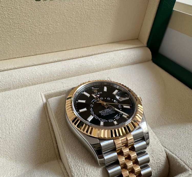 Rolex Sky-dweller New Rolex Sky-dweller 42mm - Yellow Gold Steel