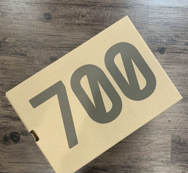 Yeezy 700 V2 Static Size 12