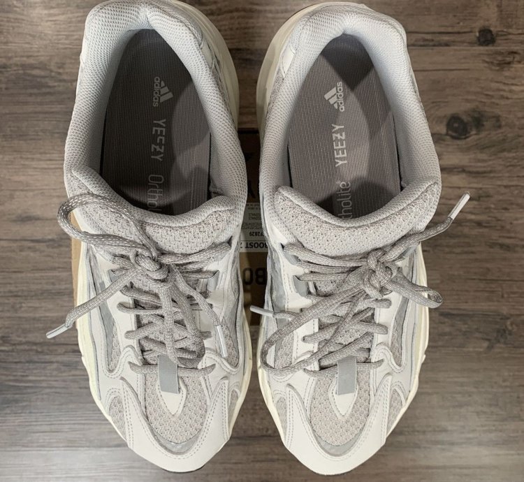 Yeezy 700 V2 Static Size 12