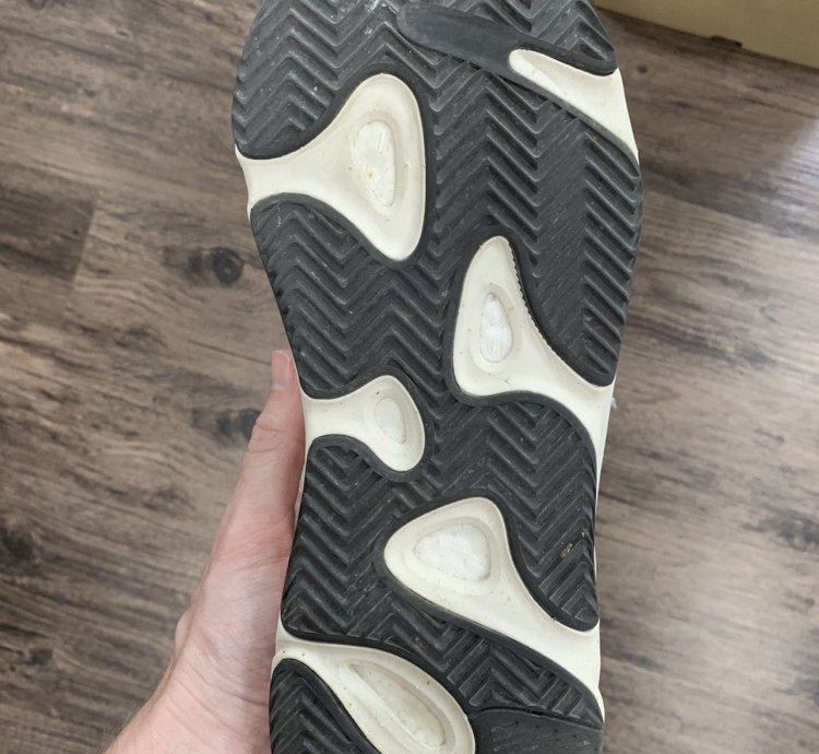 Yeezy 700 V2 Static Size 12