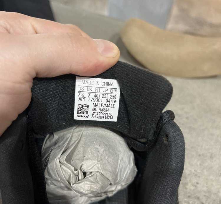Yeezy 700 V2 Vanta