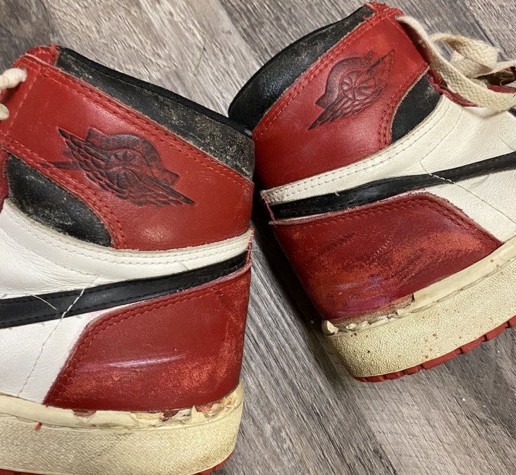 Grail 1985 Air Jordan 1 Og Chicago Red