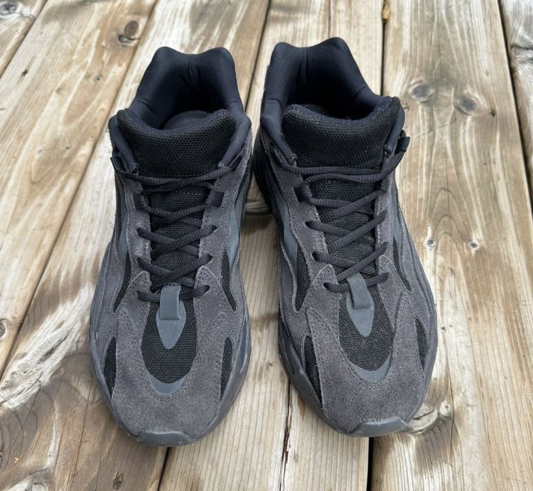 Yeezy 700 V2 Vanta Like New Black Grey Sneakers Shoes