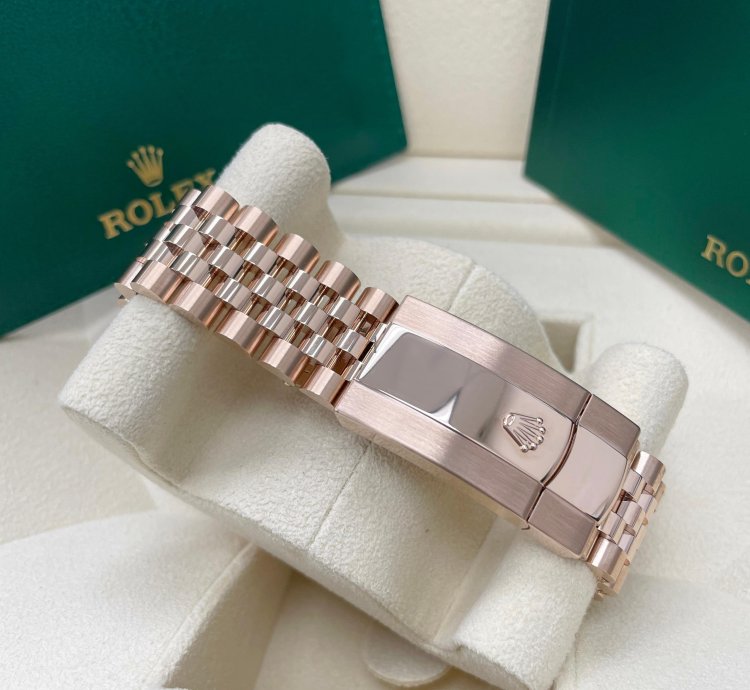 Rolex Sky-dweller New Sky-dweller 336935 Blue Dial 18k Rose Gold 42mm Jubilee Bracelet