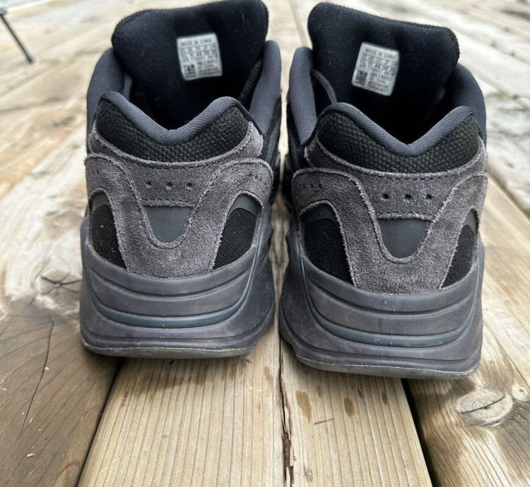 Yeezy 700 V2 Vanta Like New Black Grey Sneakers Shoes