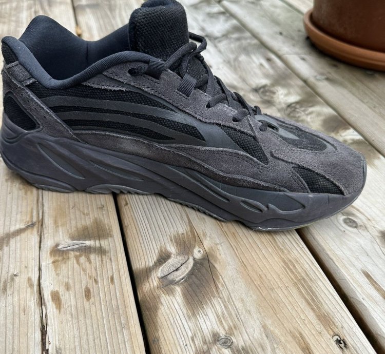 Yeezy 700 V2 Vanta Like New Black Grey Sneakers Shoes