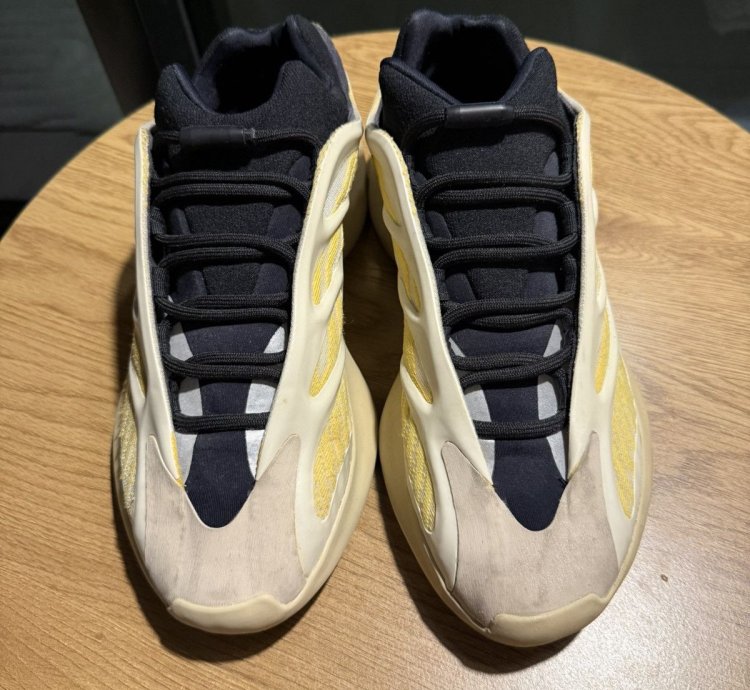 Yeezy 700 V3