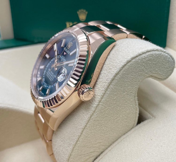 Rolex Sky-dweller New Sky-dweller 336935 Blue Dial 18k Rose Gold 42mm Oyster Bracelet