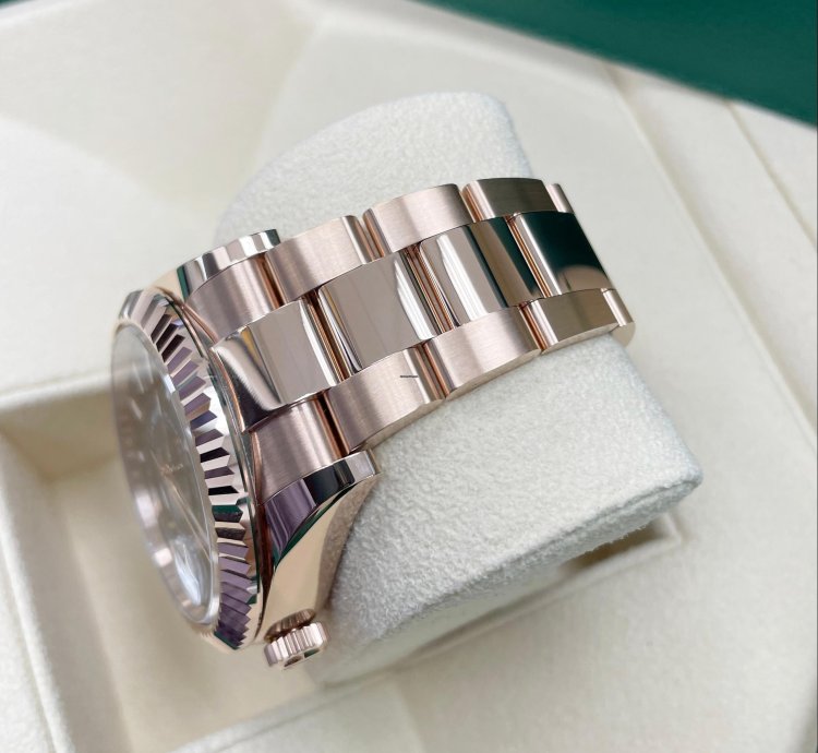 Rolex Sky-dweller New Sky-dweller 336935 Blue Dial 18k Rose Gold 42mm Oyster Bracelet