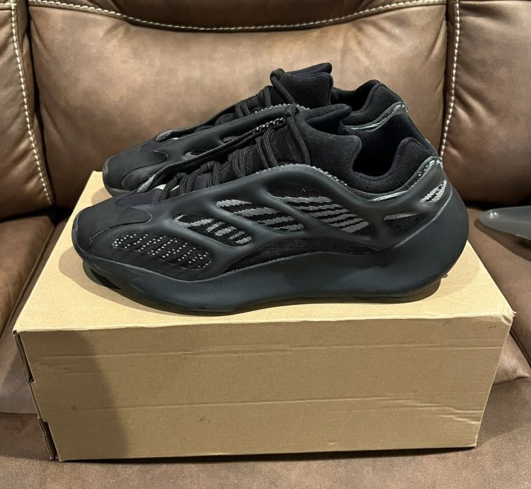 Yeezy 700 V3 Alvah
