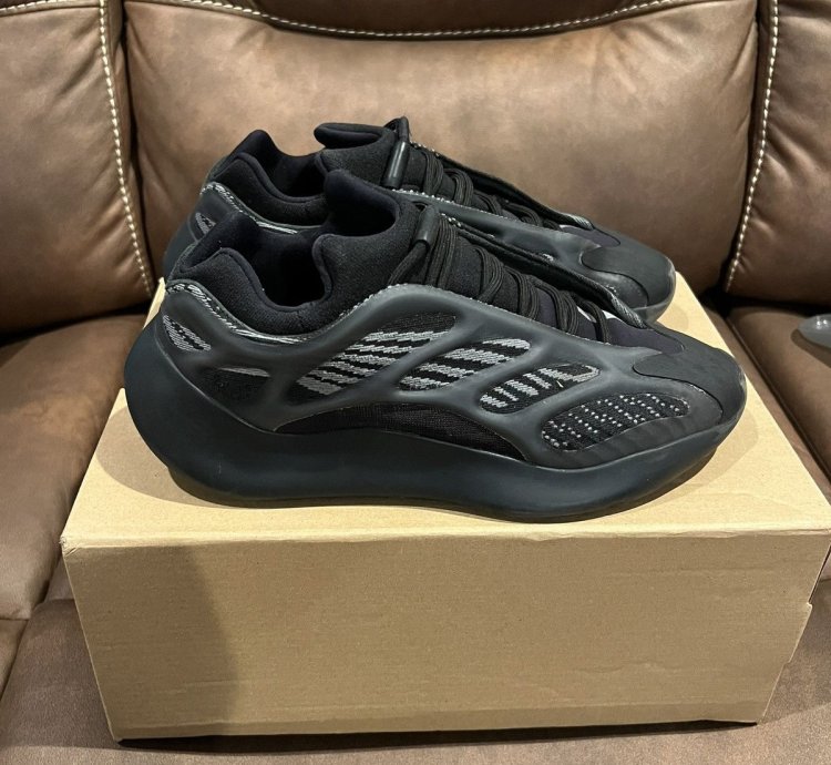 Yeezy 700 V3 Alvah