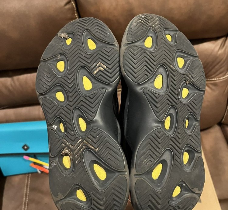Yeezy 700 V3 Alvah