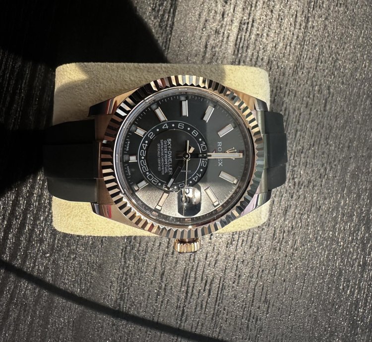 Rolex Sky-dweller New Unworn 18k Everose Gold Oysterflex