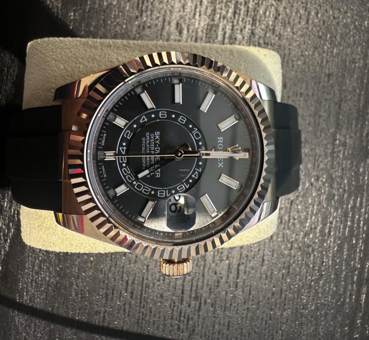 Rolex Sky-dweller New Unworn 18k Everose Gold Oysterflex