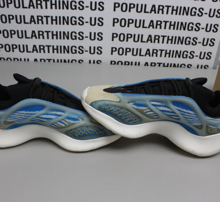 Yeezy 700 V3 Arzareth Size 8 5