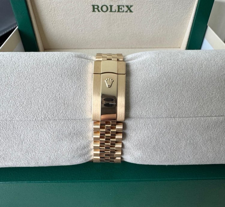 Rolex Sky-dweller Nieuw Goud