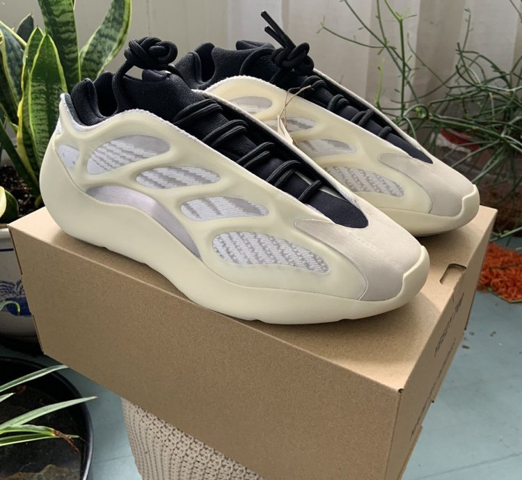 Yeezy 700 V3 Azael