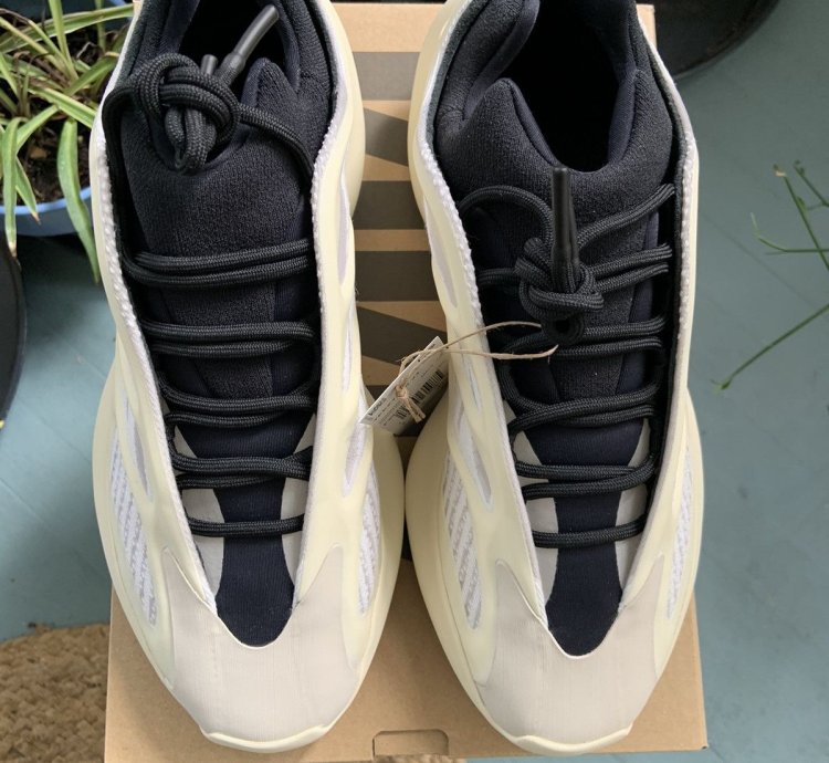 Yeezy 700 V3 Azael