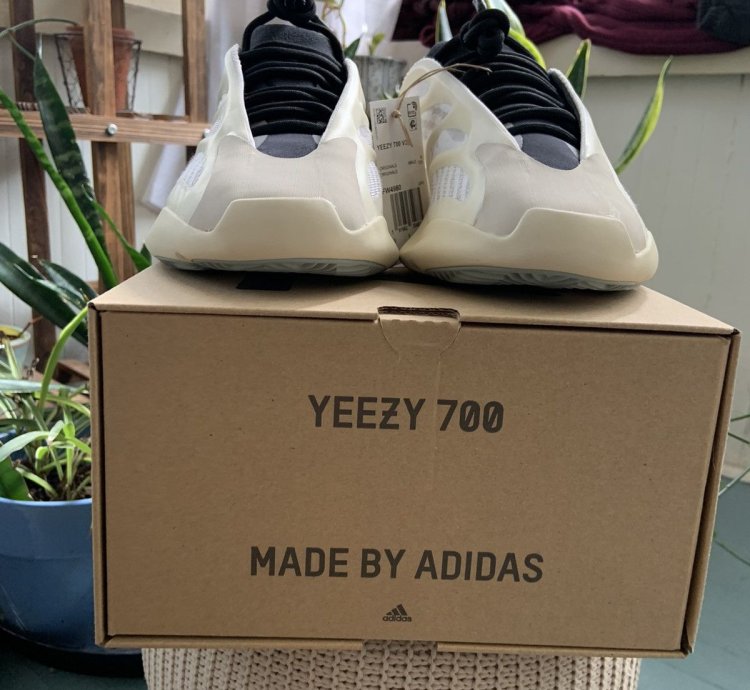Yeezy 700 V3 Azael