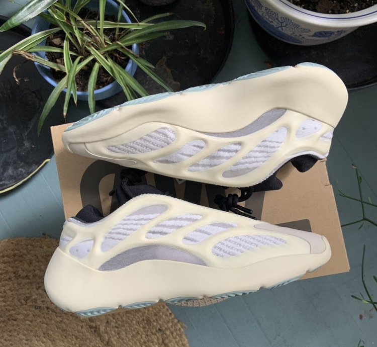 Yeezy 700 V3 Azael