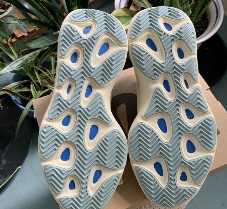 Yeezy 700 V3 Azael
