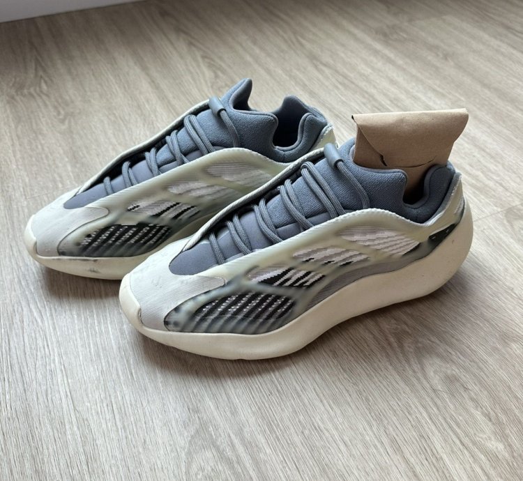 Yeezy 700 V3 Fade Salt