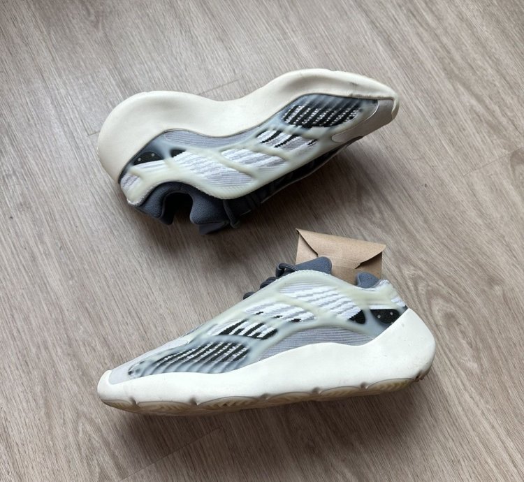Yeezy 700 V3 Fade Salt