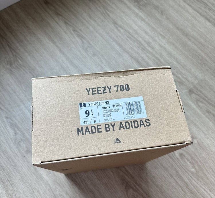 Yeezy 700 V3 Fade Salt