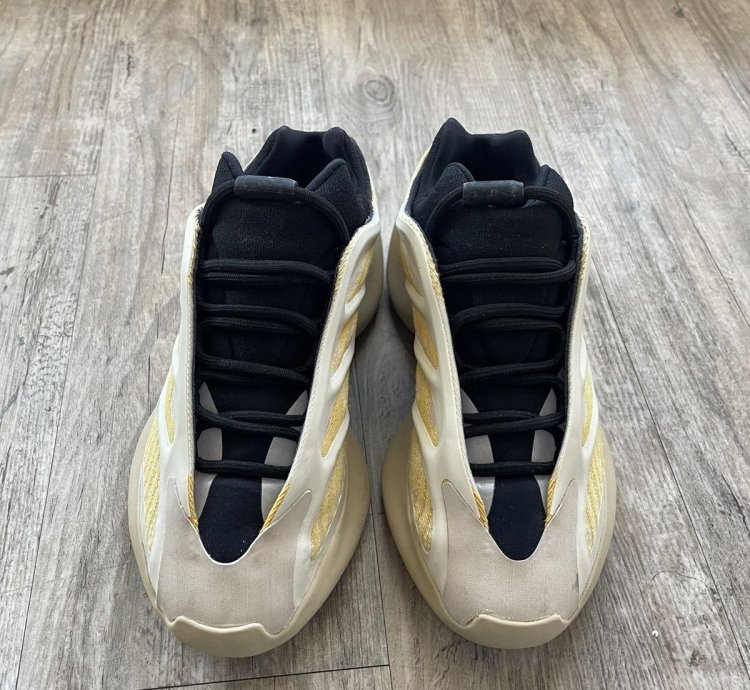 Yeezy 700 V3 Safflower