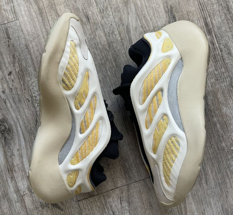 Yeezy 700 V3 Safflower