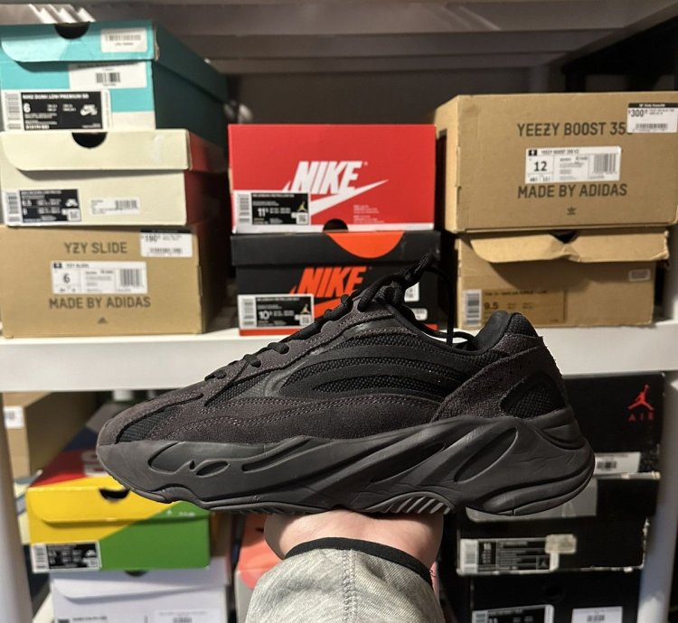 Yeezy 700 Vanta