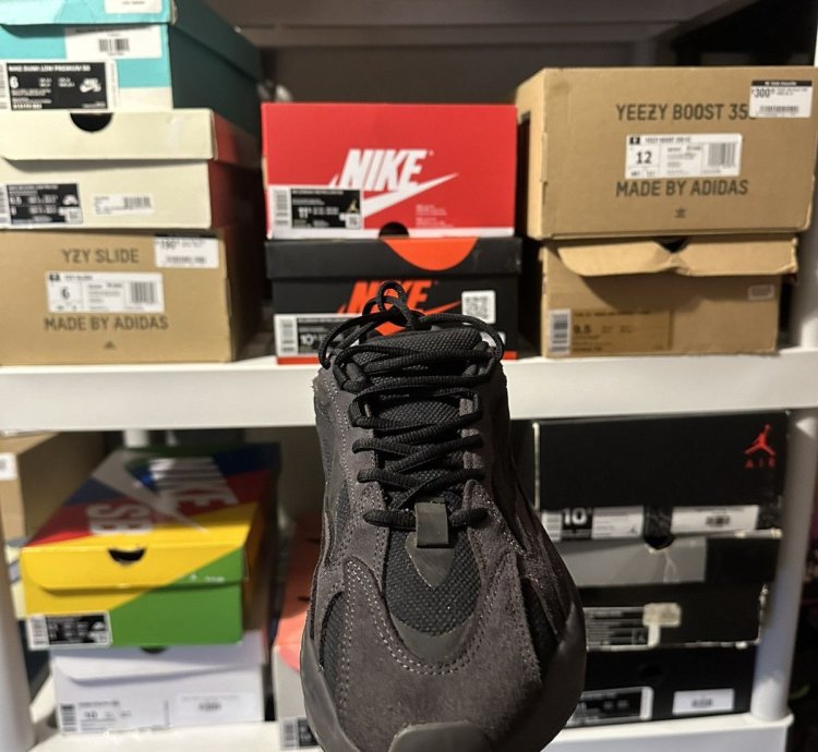 Yeezy 700 Vanta