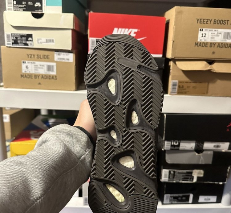 Yeezy 700 Vanta