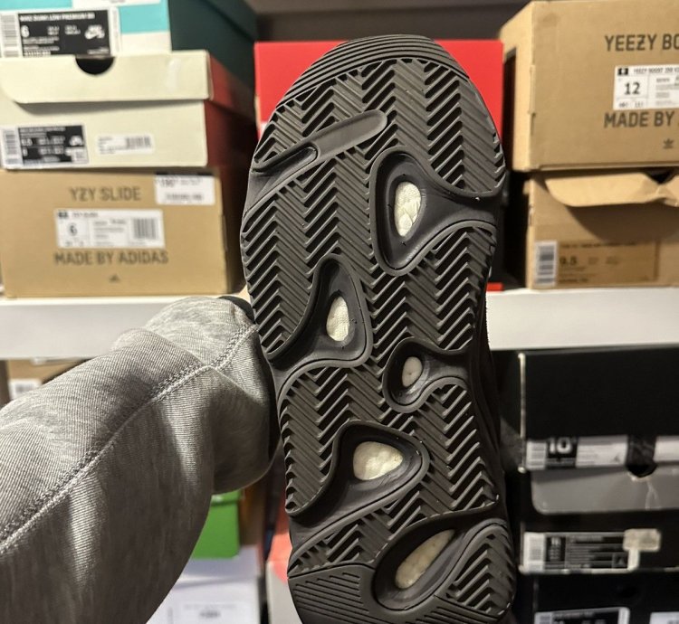 Yeezy 700 Vanta