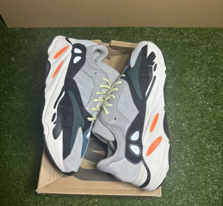 Yeezy 700 Wave Runner