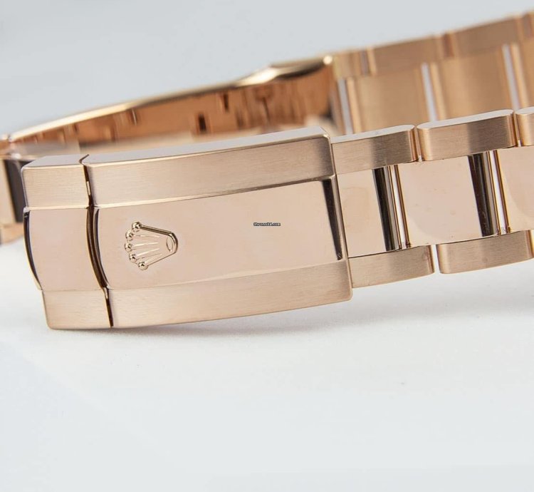 Rolex Sky-dweller Oyster Perpetual Sky-dweller 18kt Rose Gold 326935
