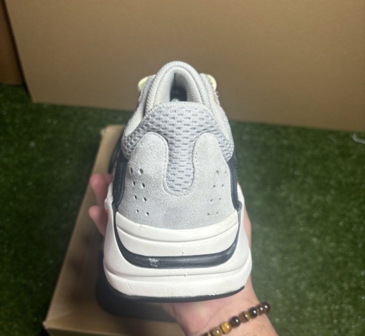 Yeezy 700 Wave Runner
