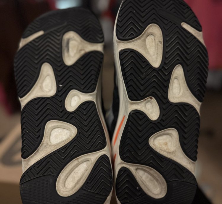 Yeezy 700 Wave Runner Size 11 Pre Owned Box