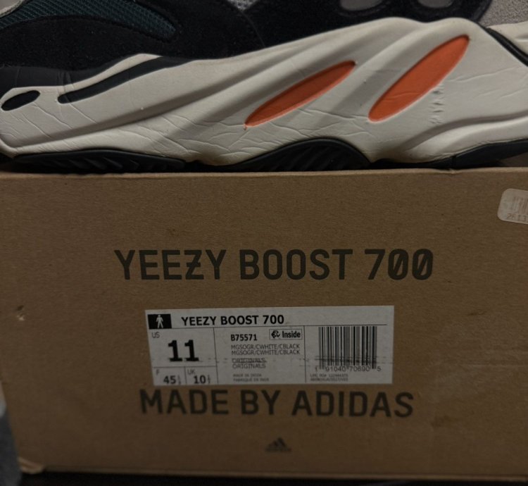 Yeezy 700 Wave Runner Size 11 Pre Owned Box