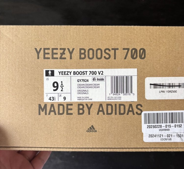 Yeezy 700v2 Cream